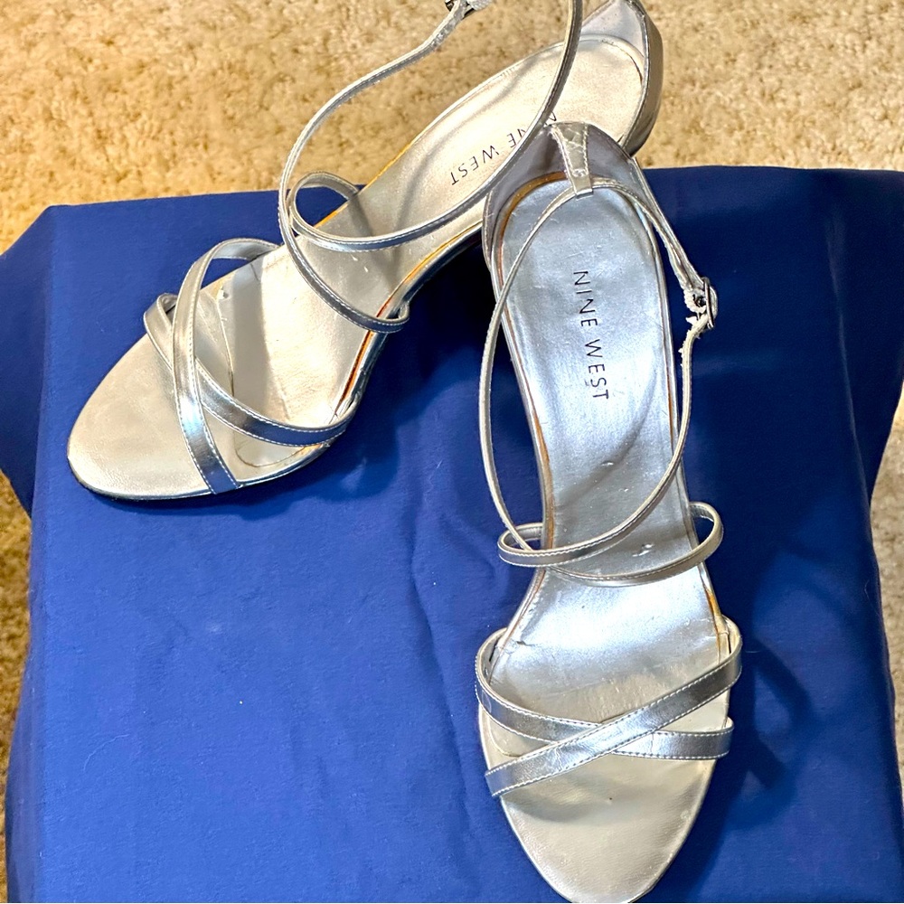 Nine West metallic silver heels. Size 6.